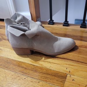 Brand New Dolce Vita size 9 genuine suede booties